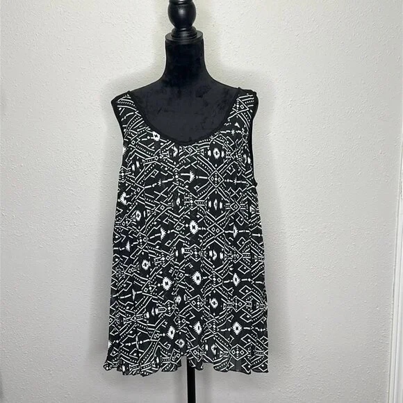 Love On A Hanger Pleated Black & White Aztec Print Sleeveless Blouse - 1X - Picture 2 of 7